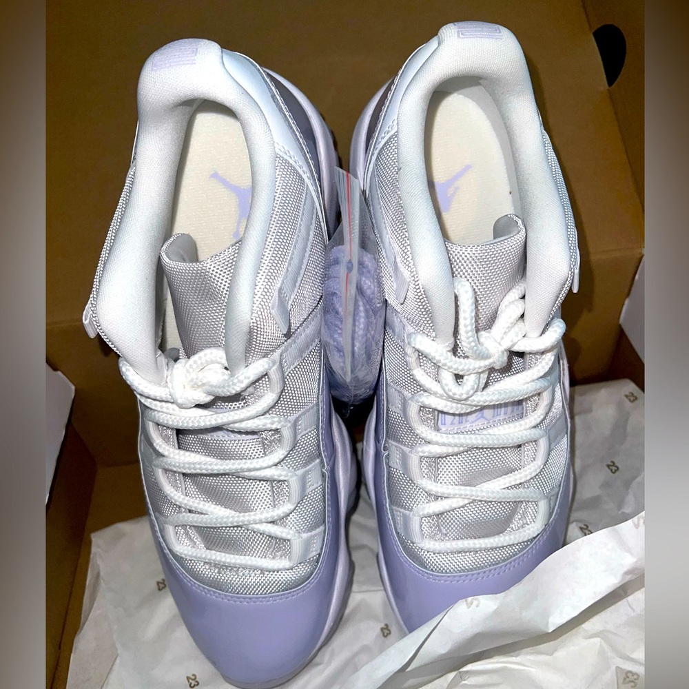 Women’s Air Jordan 11 Retro Low (Nike)